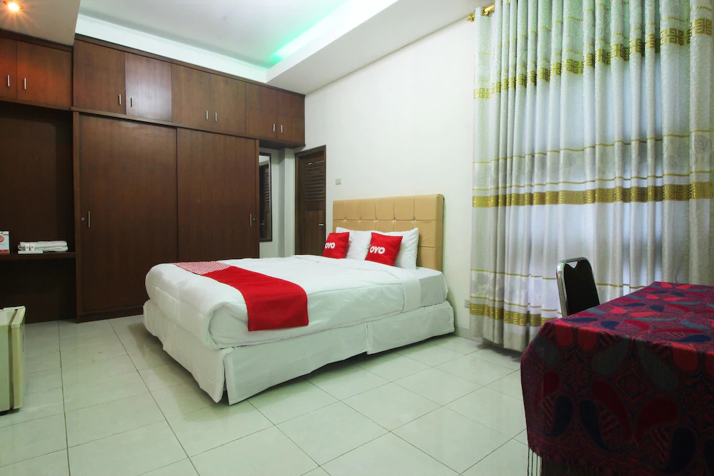 Pemondokan Alvaro 2 by OYO Rooms