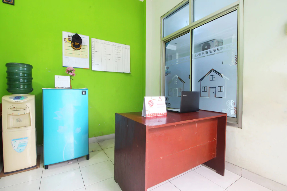 Pemondokan Alvaro 2 by OYO Rooms