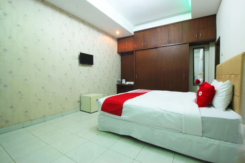 Pemondokan Alvaro 2 by OYO Rooms