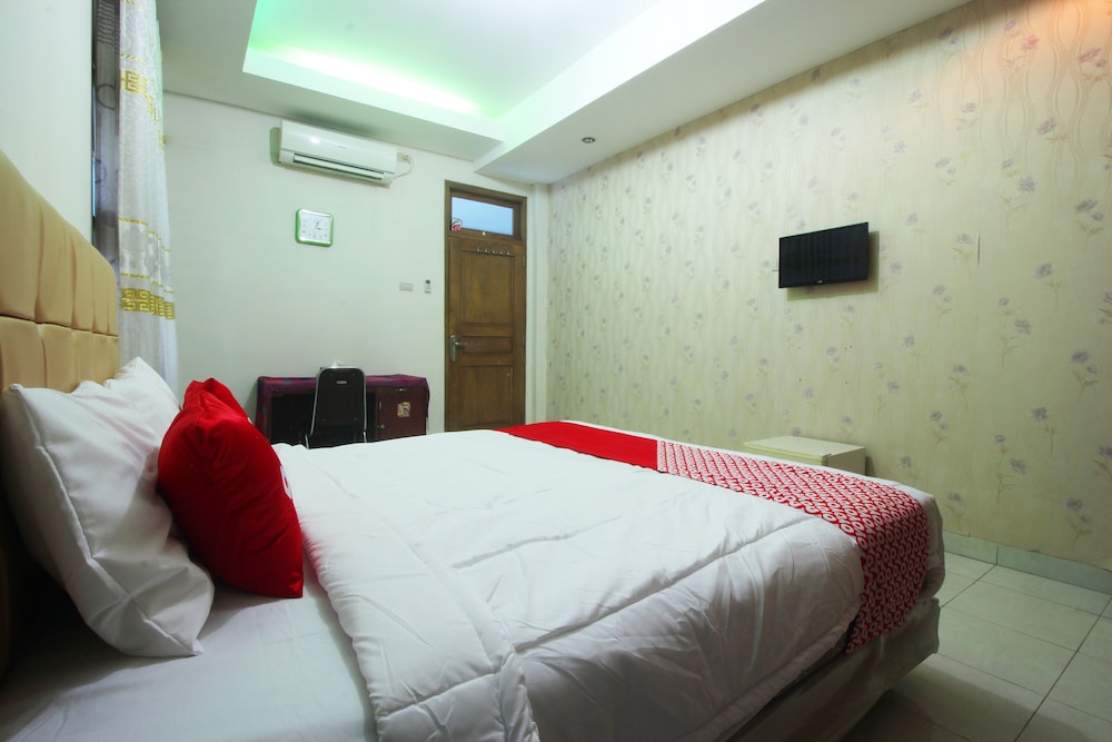 Pemondokan Alvaro 2 by OYO Rooms