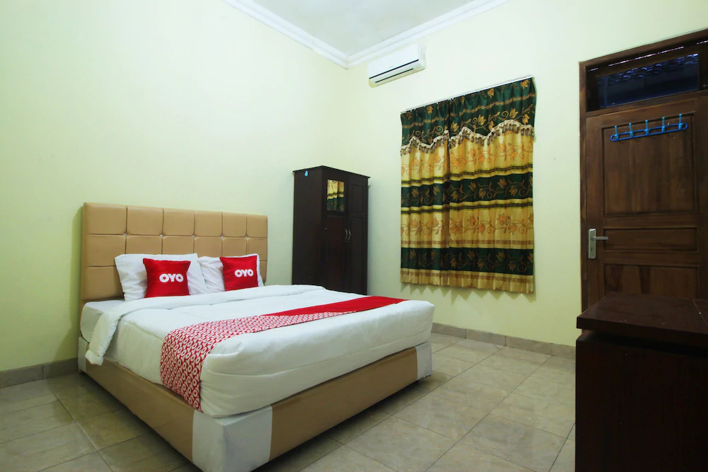 Pemondokan Alvaro 2 by OYO Rooms