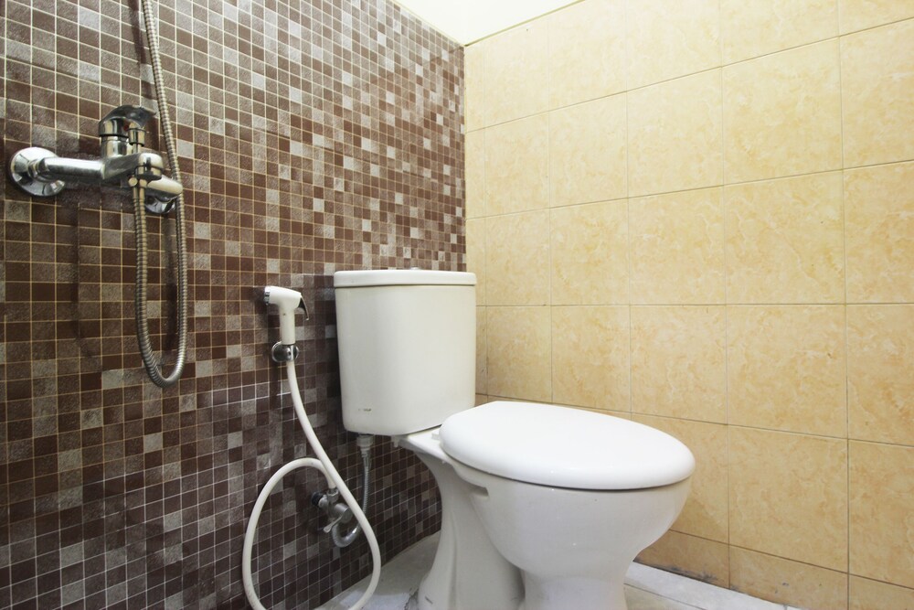 Pemondokan Alvaro 2 by OYO Rooms