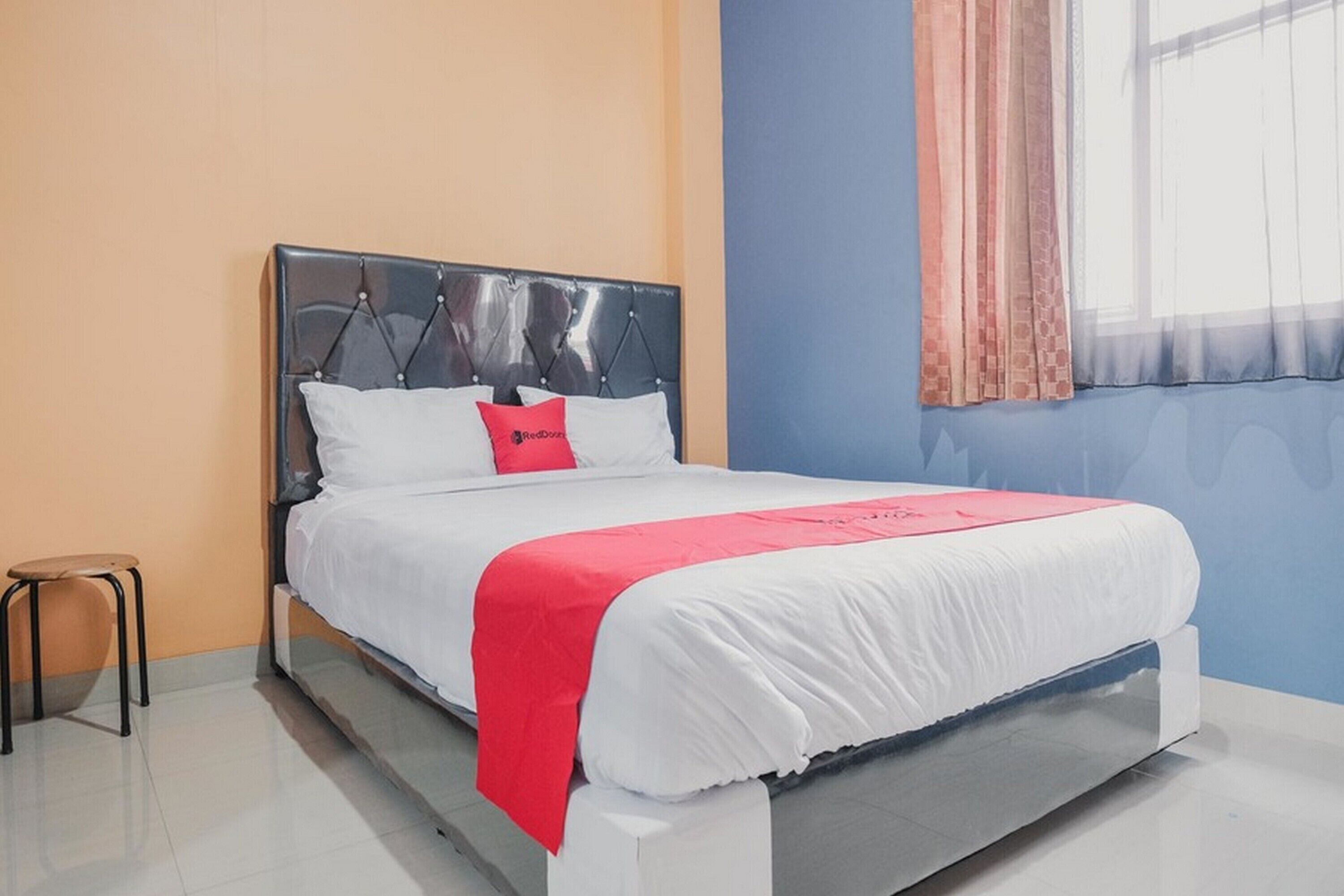 Talenta Hostal by RedDoorz