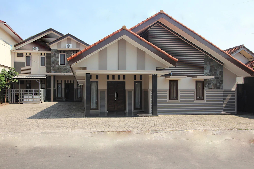 Wisma Ray Syariah by OYO Rooms
