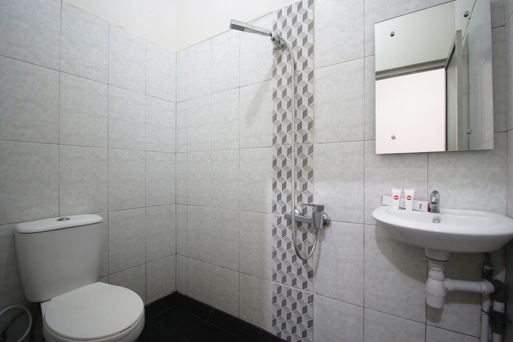 Wisma Ray Syariah by OYO Rooms