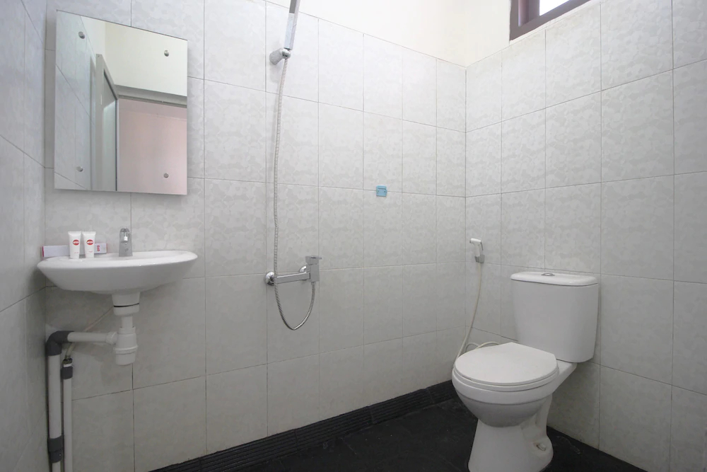 Wisma Ray Syariah by OYO Rooms
