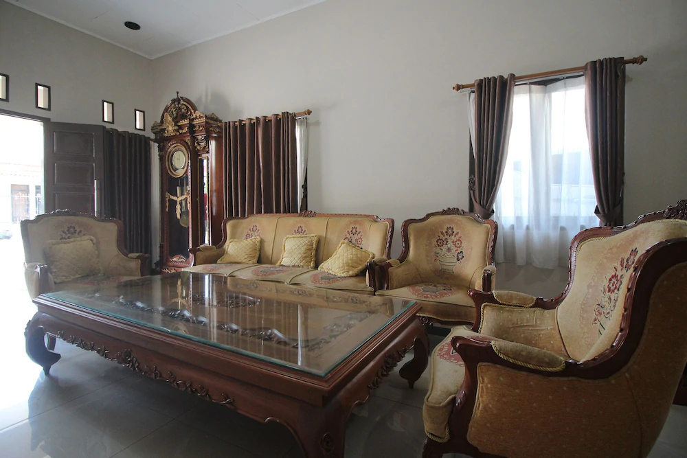 Wisma Ray Syariah by OYO Rooms