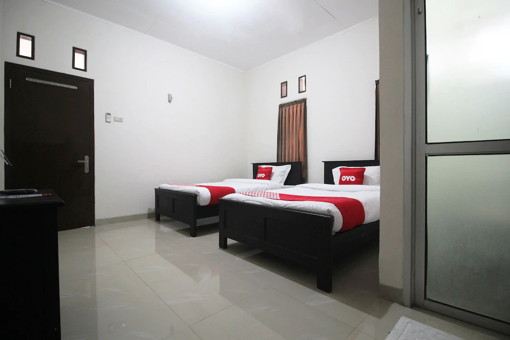 Wisma Ray Syariah by OYO Rooms