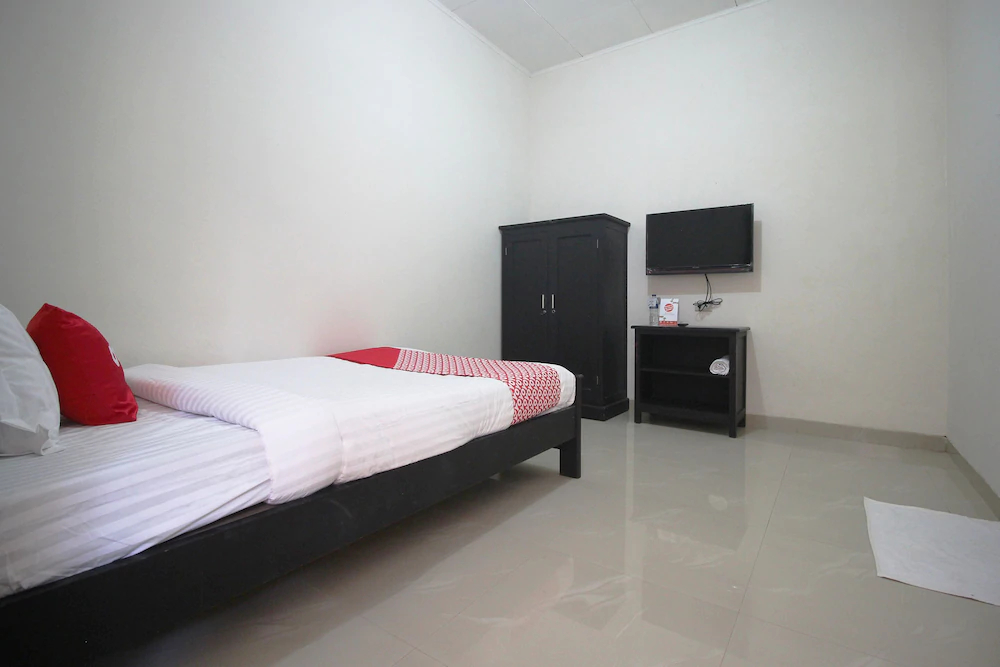 Wisma Ray Syariah by OYO Rooms