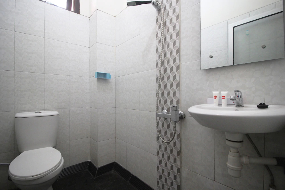 Wisma Ray Syariah by OYO Rooms