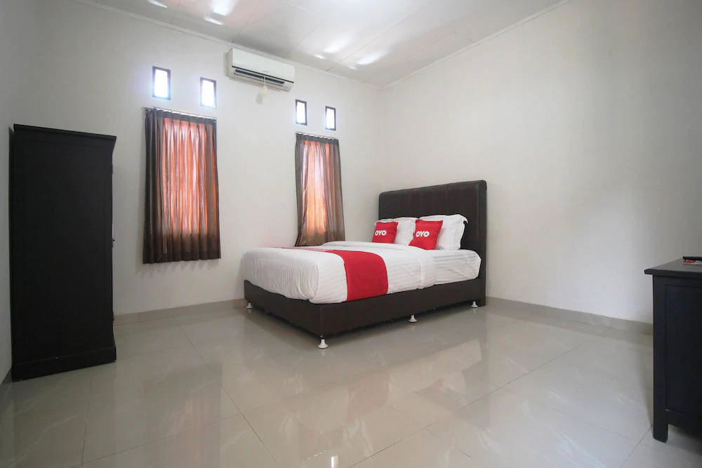 Wisma Ray Syariah by OYO Rooms