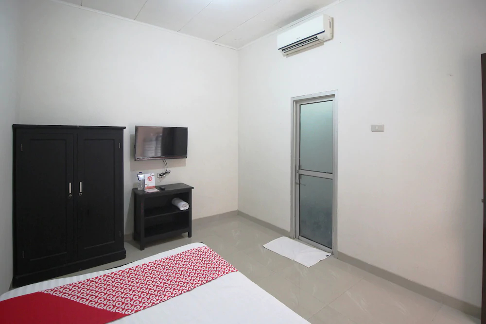 Wisma Ray Syariah by OYO Rooms
