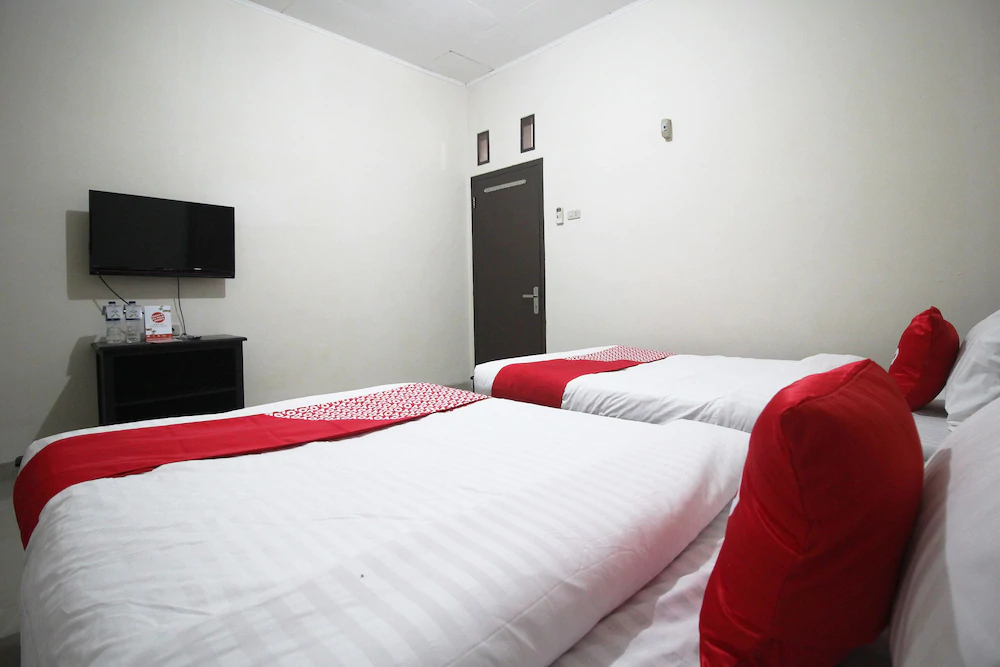 Wisma Ray Syariah by OYO Rooms