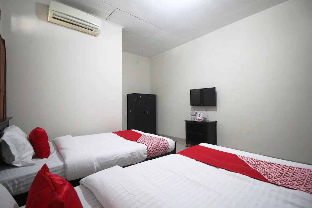 Wisma Ray Syariah by OYO Rooms