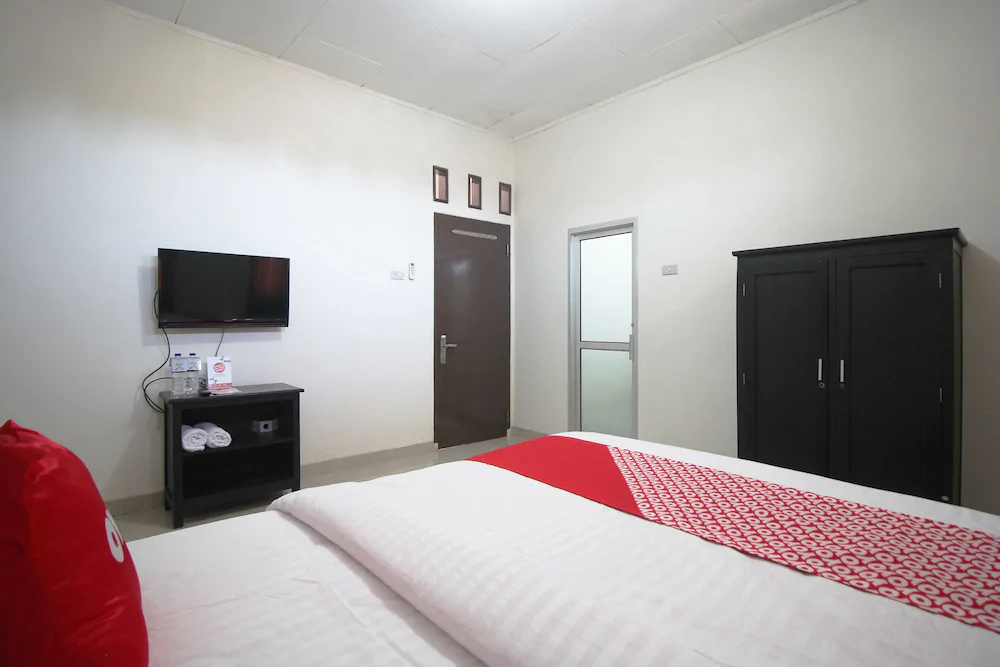 Wisma Ray Syariah by OYO Rooms