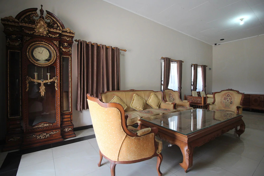 Wisma Ray Syariah by OYO Rooms