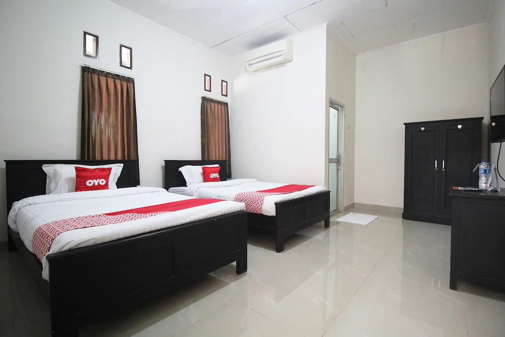 Wisma Ray Syariah by OYO Rooms