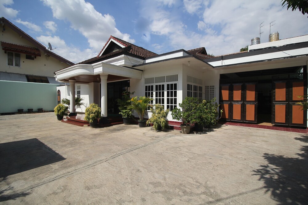 Wisma Zahra by OYO Rooms