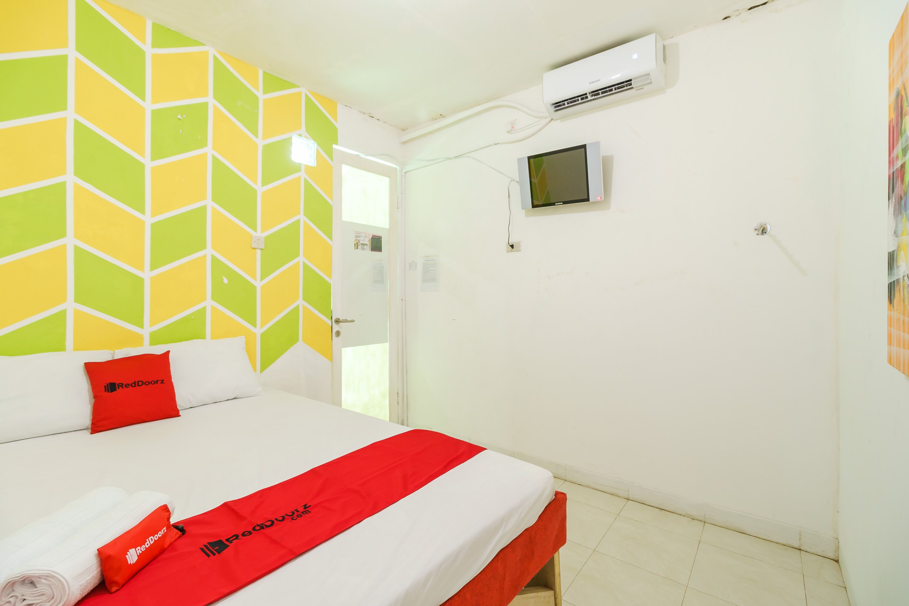 Joy House by RedDoorz