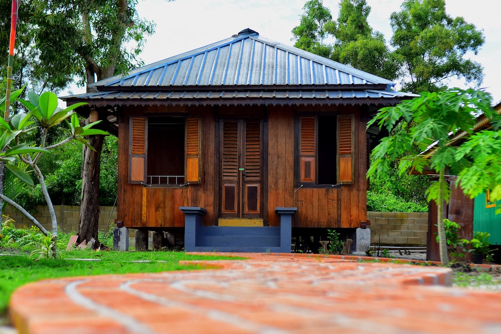 Rock And Wreck Resort