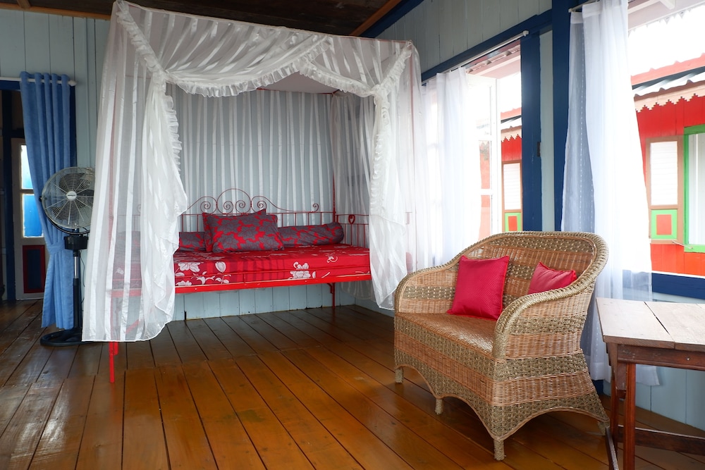 Rock And Wreck Resort