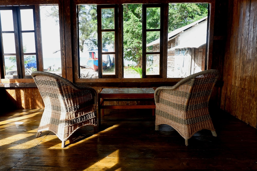 Rock And Wreck Resort