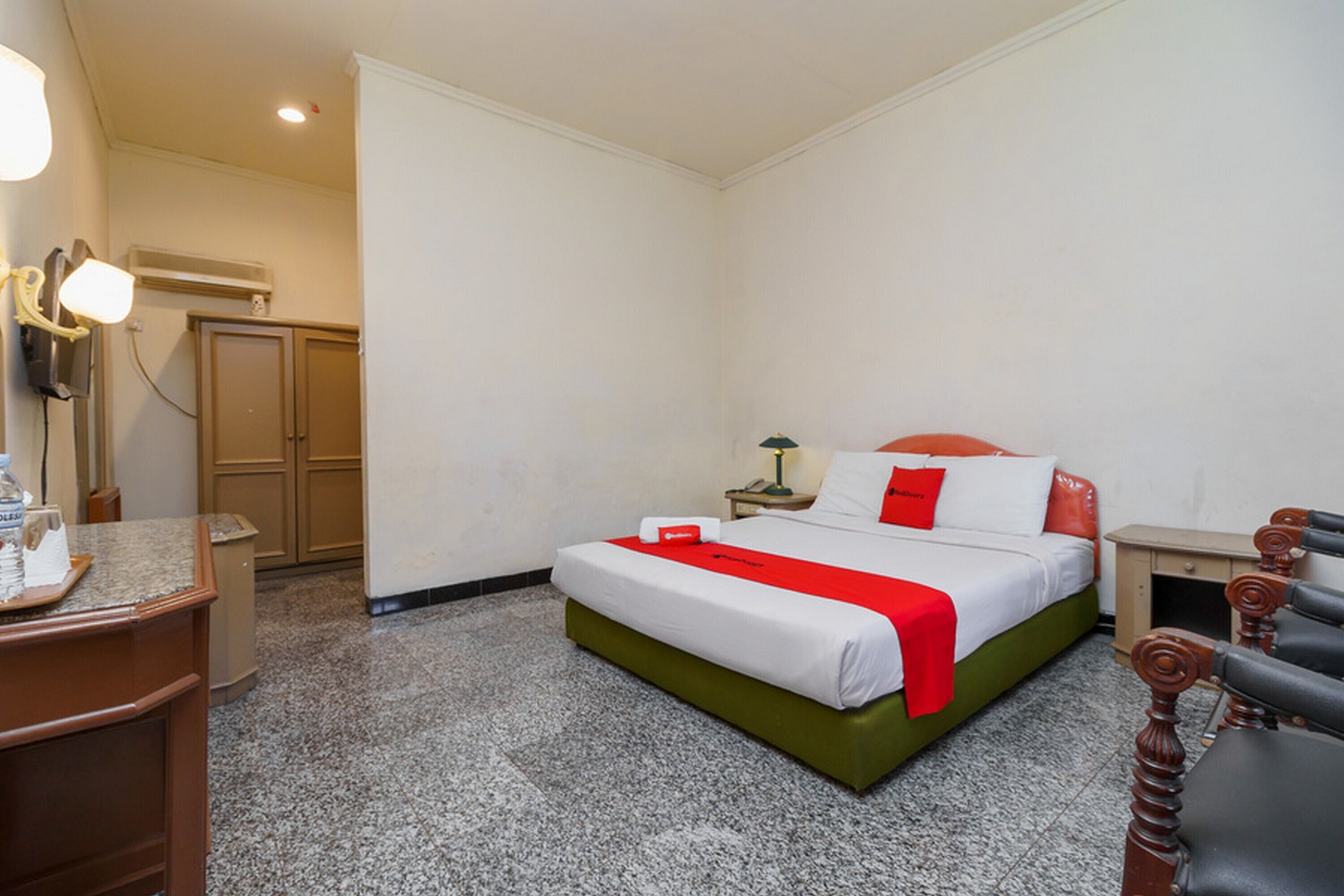 Wisma Jaya by RedDoorz
