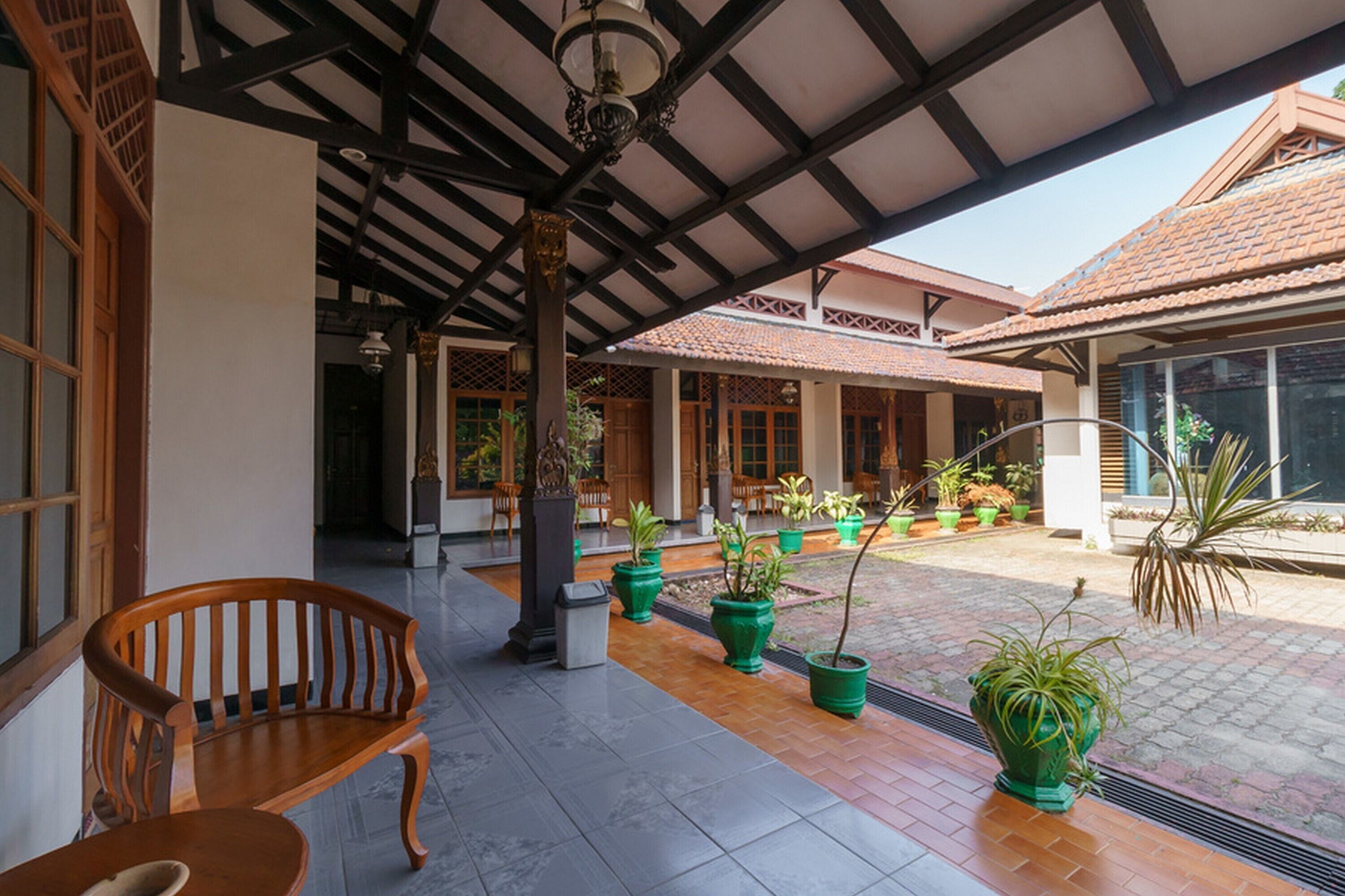 Wisma Jaya by RedDoorz