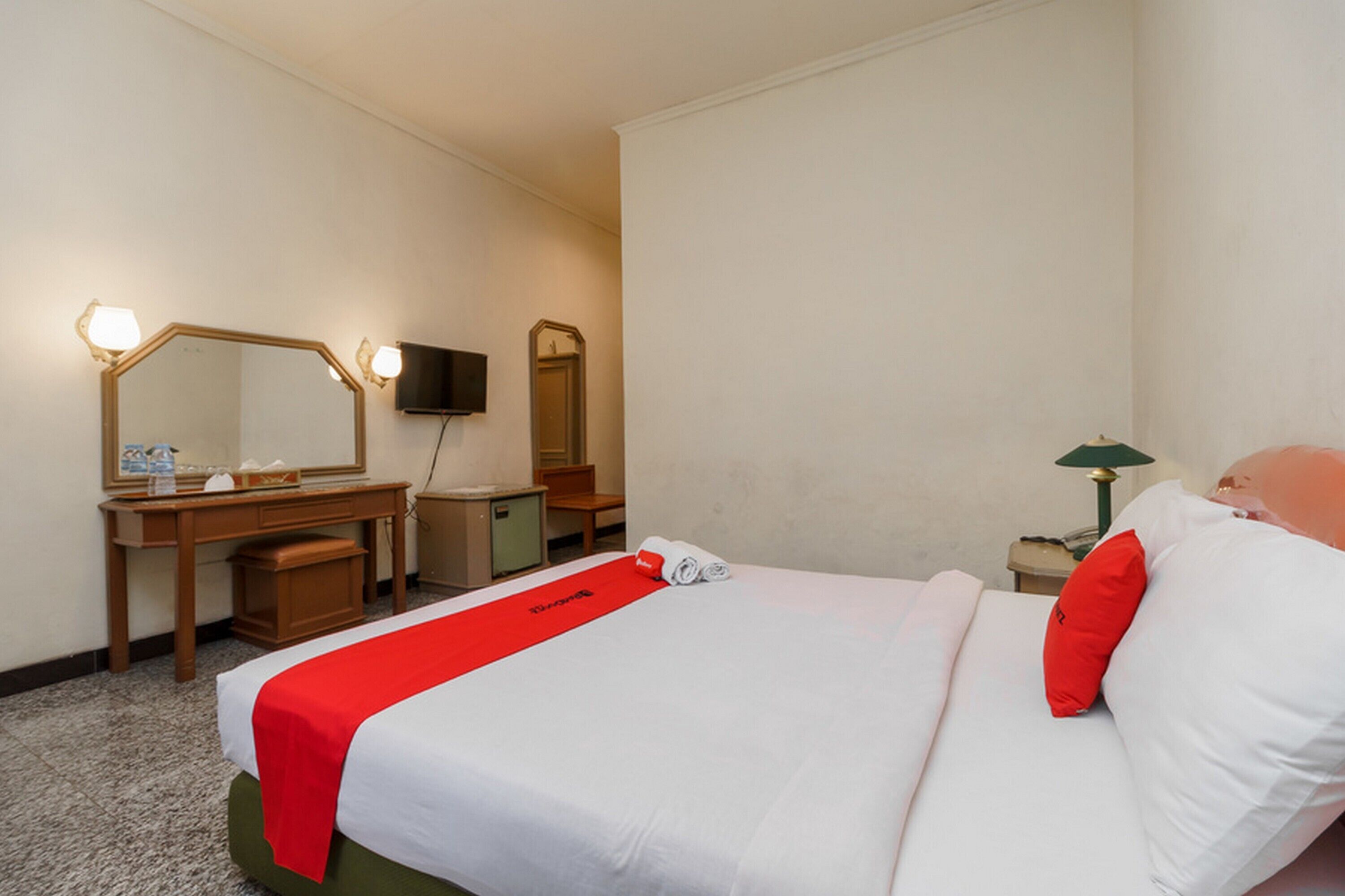 Wisma Jaya by RedDoorz
