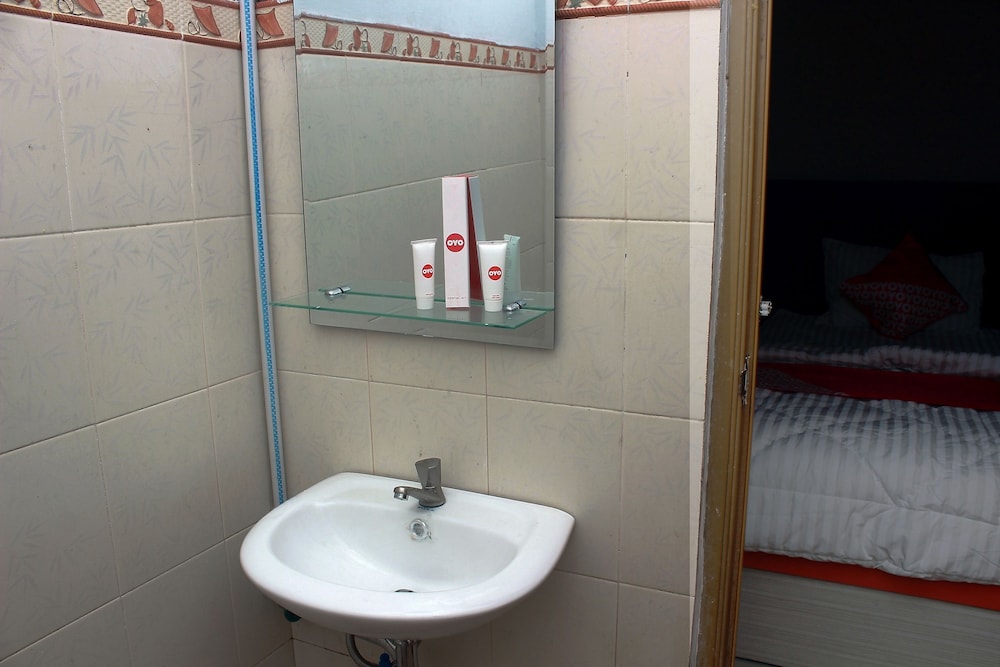 Grand Mentari Guest House by OYO Rooms