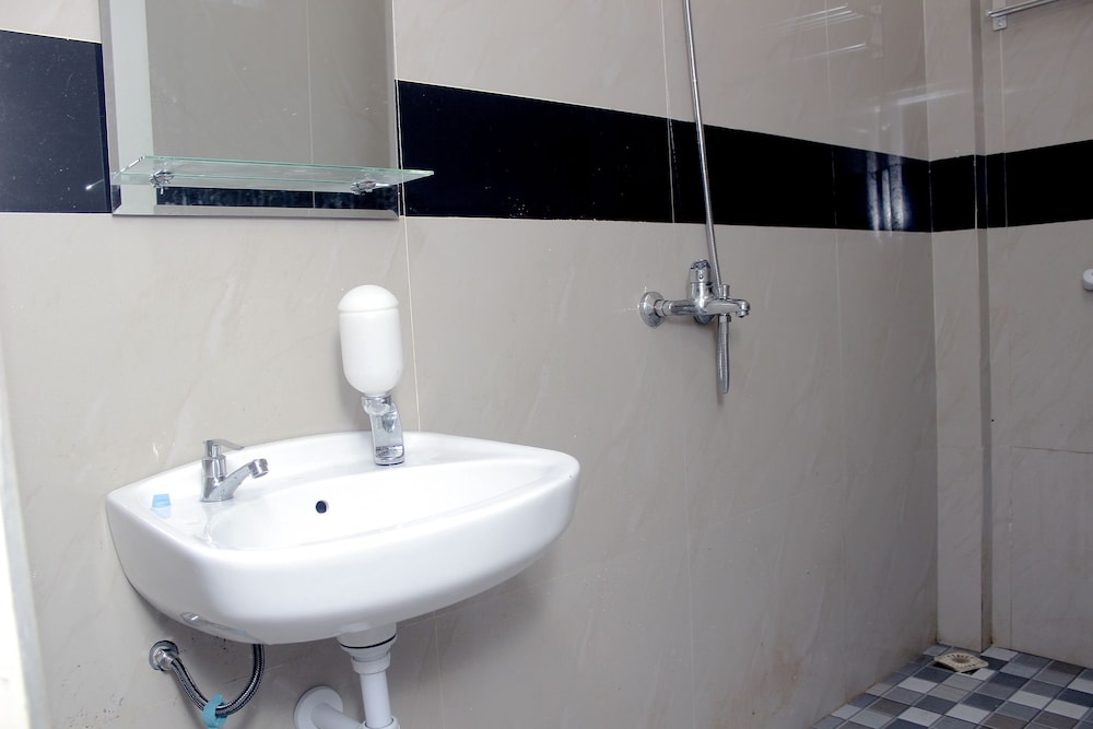 Grand Mentari Guest House by OYO Rooms