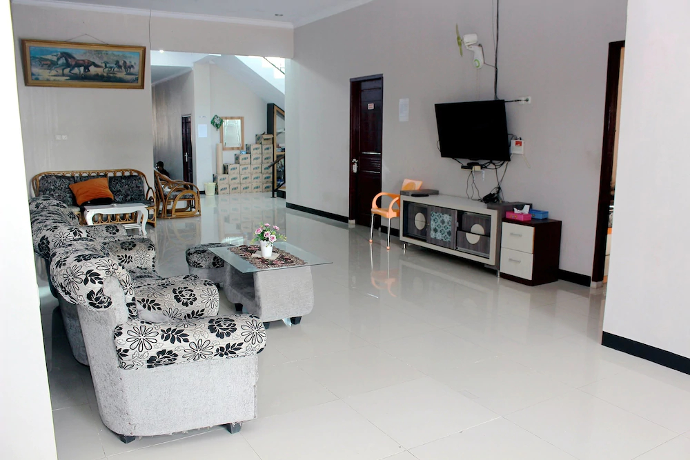 Grand Mentari Guest House by OYO Rooms