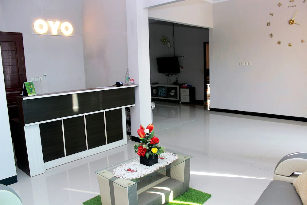 Grand Mentari Guest House by OYO Rooms