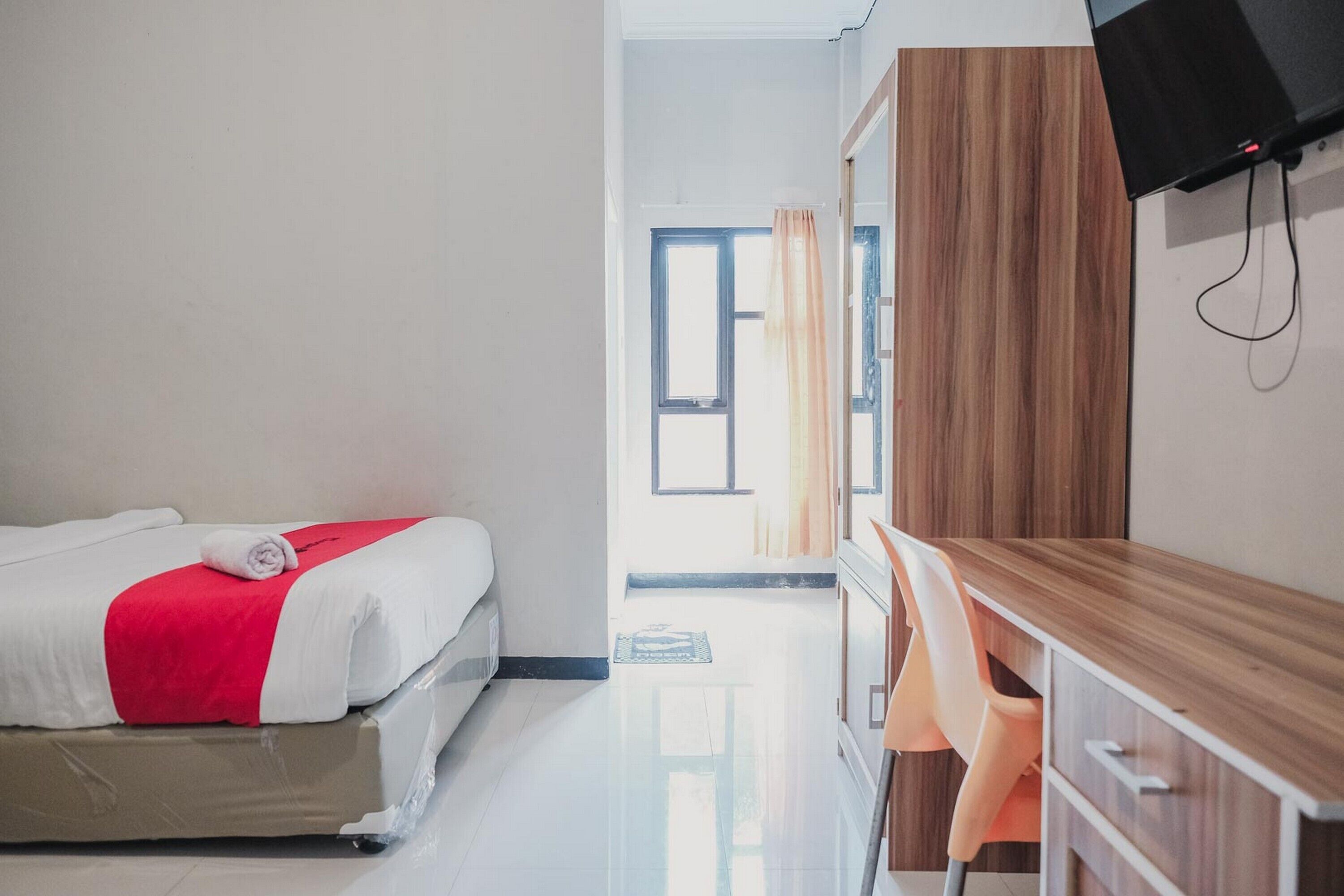 Grand Mentari Guest House by RedDoorz