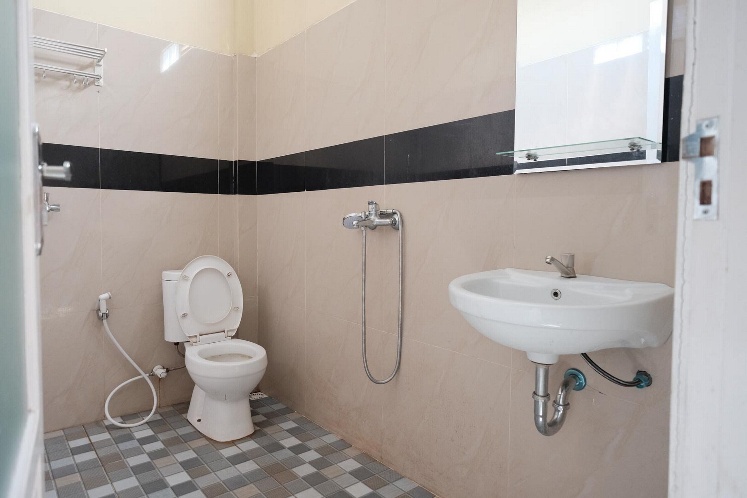 Grand Mentari Guest House by RedDoorz