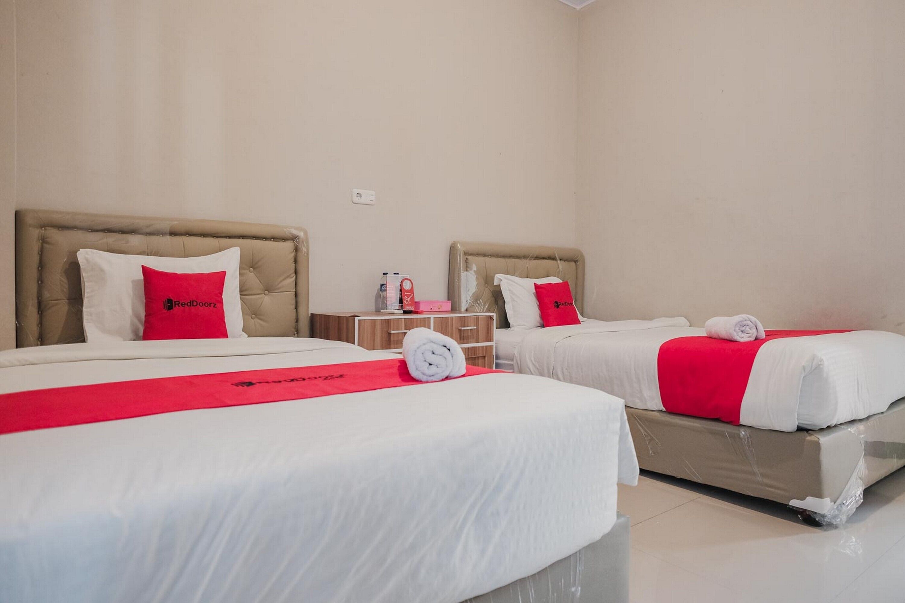 Grand Mentari Guest House by RedDoorz