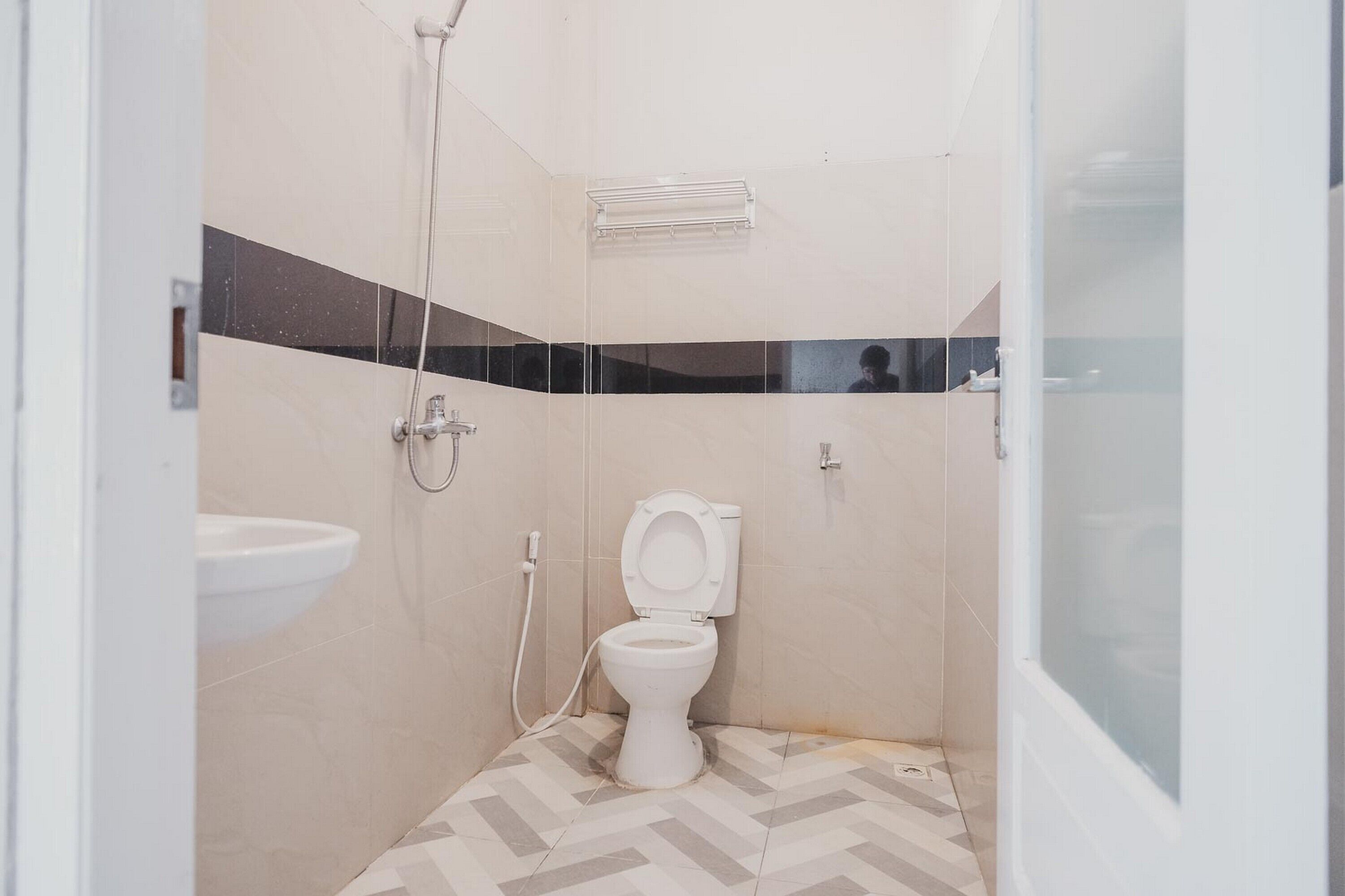 Grand Mentari Guest House by RedDoorz