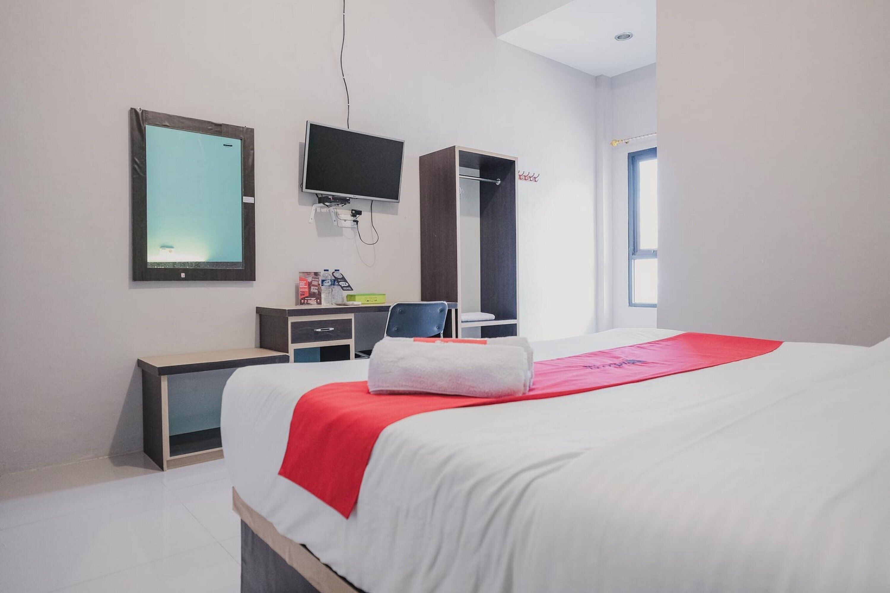 Grand Mentari Guest House by RedDoorz