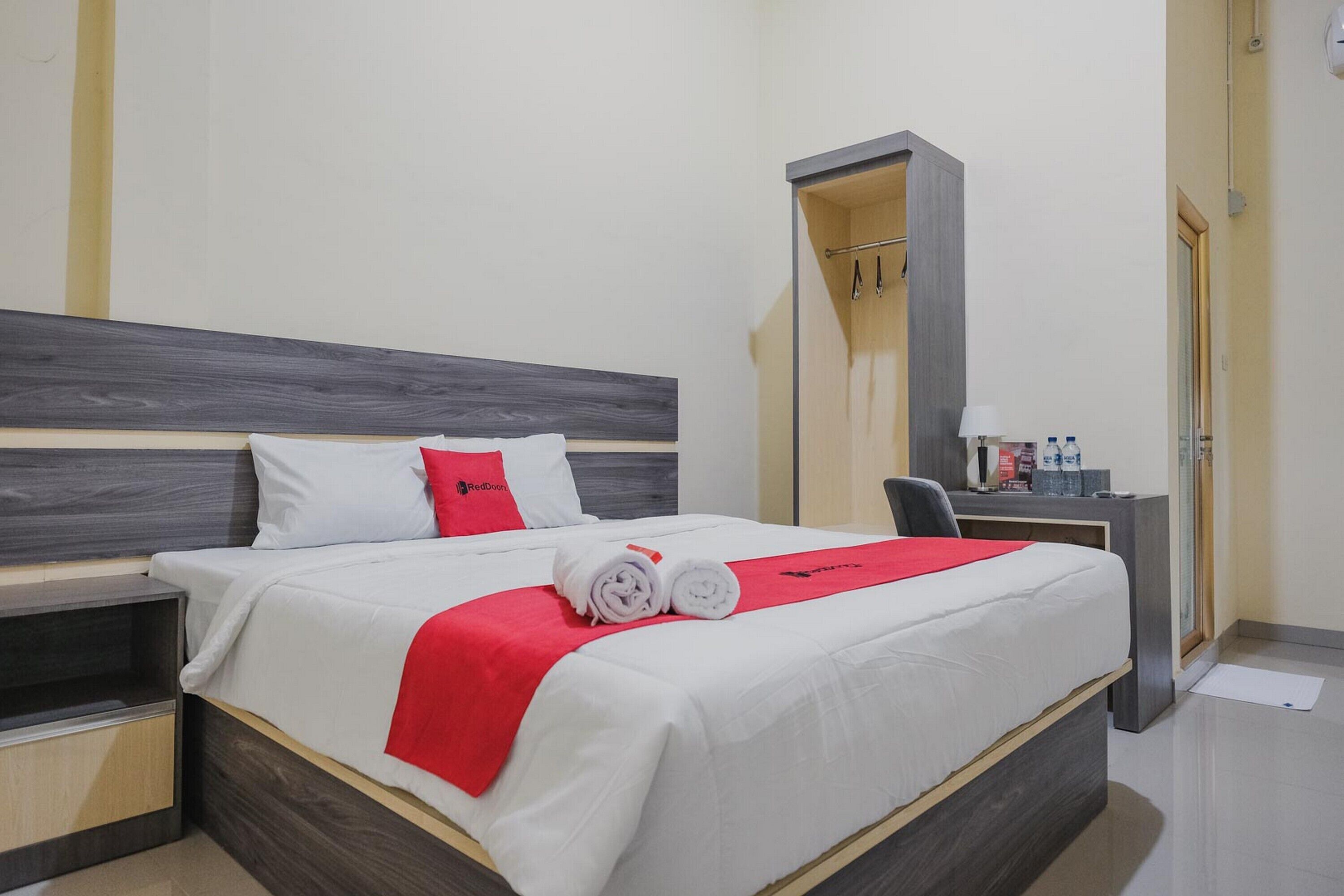 Hotel Umro by RedDoorz