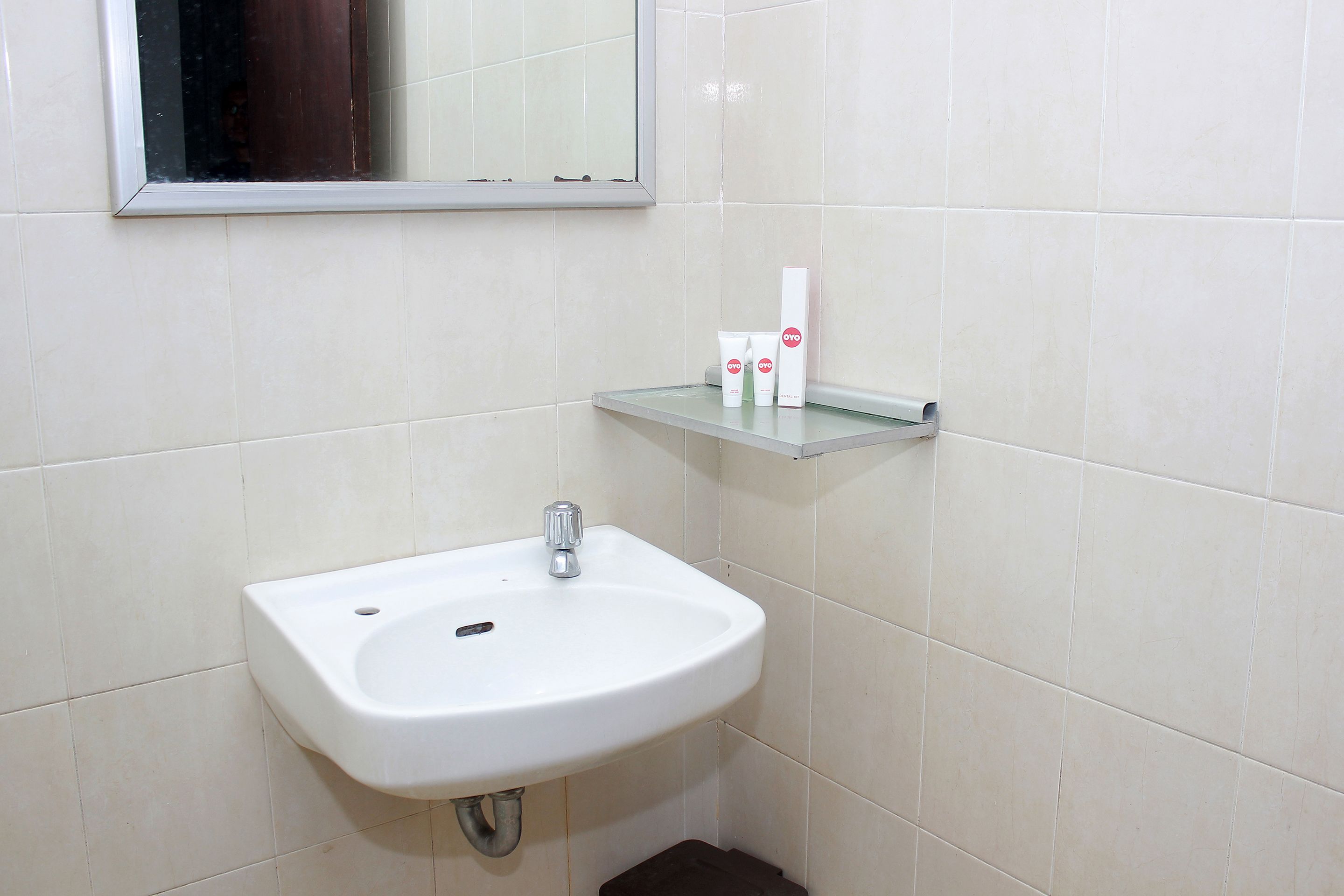 OYO 859 Raffles City Hotel