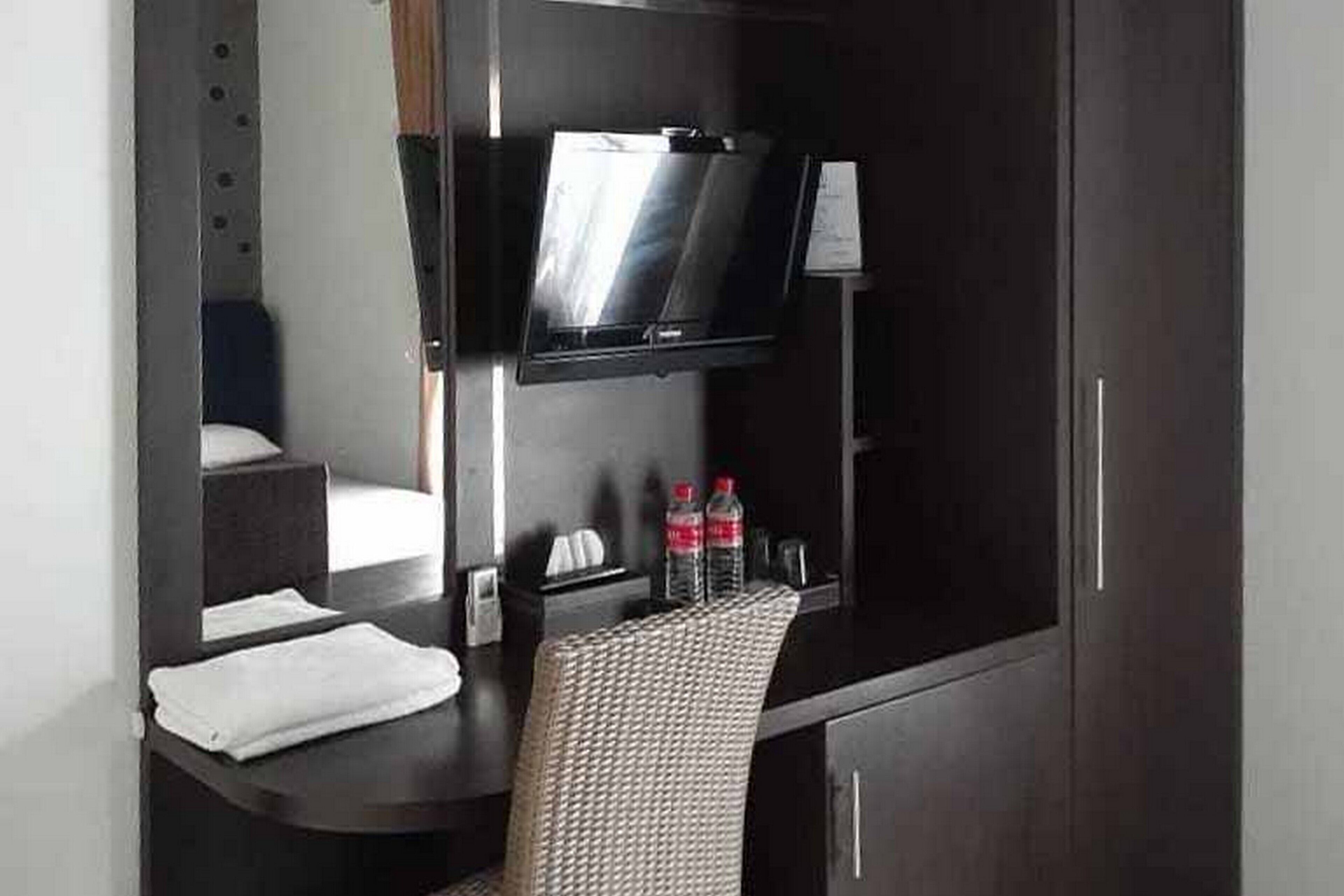 RedDoorz near Pantai Panjang Bengkulu 2