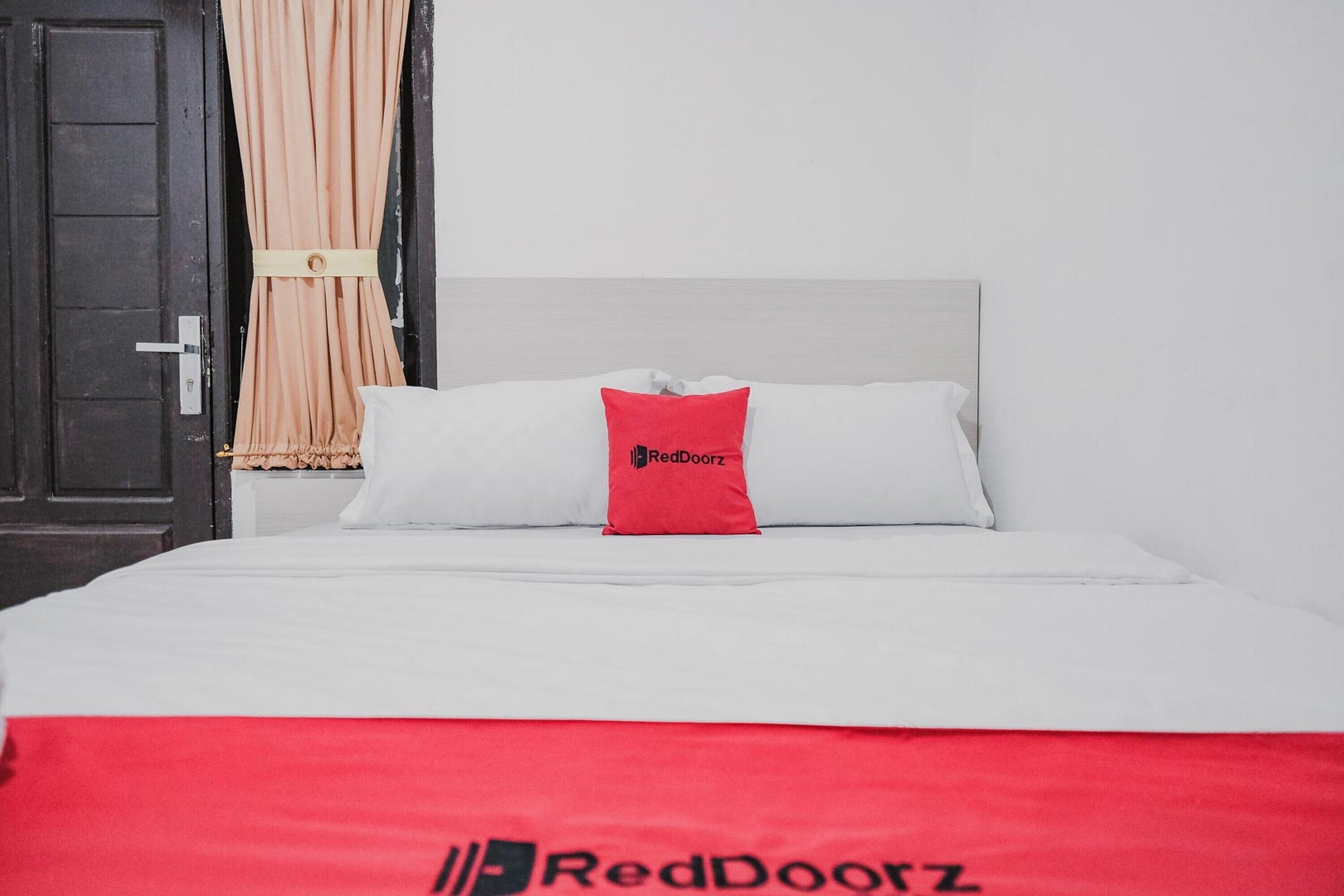 Shanum Ileana AR by RedDoorz