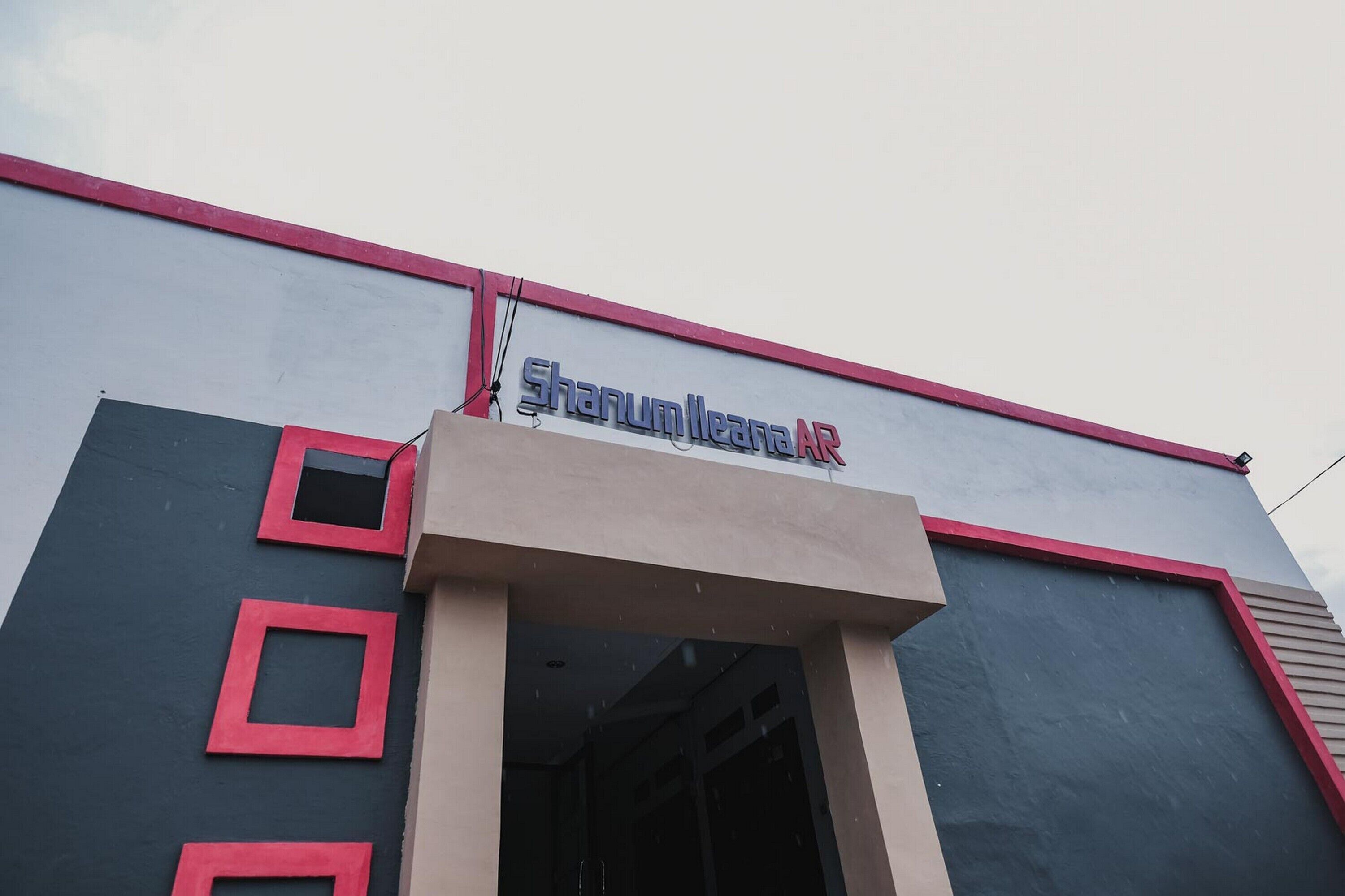 Shanum Ileana AR by RedDoorz