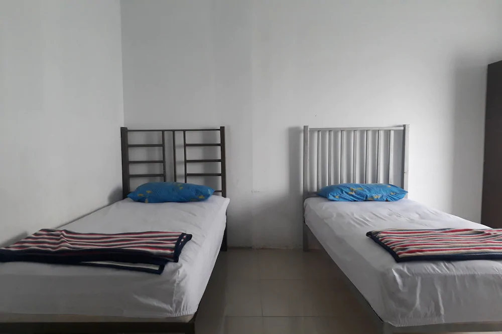 J Syariah Residence by OYO Rooms