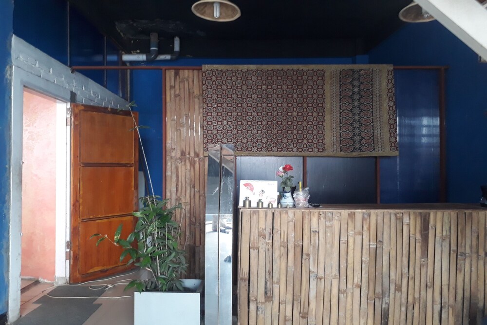 J Syariah Residence by OYO Rooms