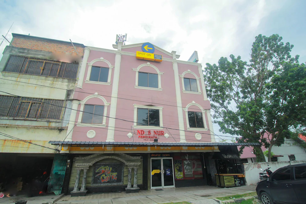 Andys Nur Penginapan by OYO Rooms