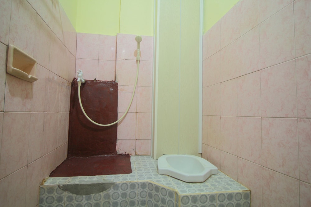 Andys Nur Penginapan by OYO Rooms