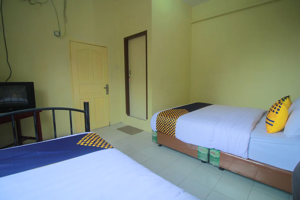 Andys Nur Penginapan by OYO Rooms