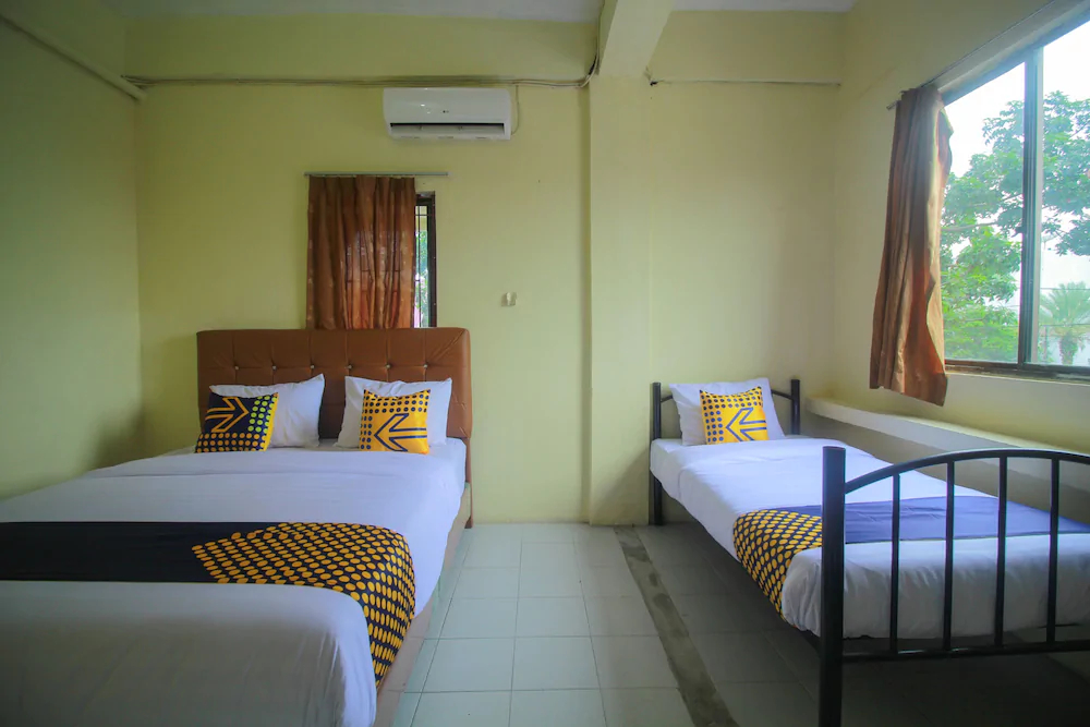 Andys Nur Penginapan by OYO Rooms