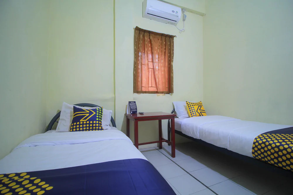 Andys Nur Penginapan by OYO Rooms